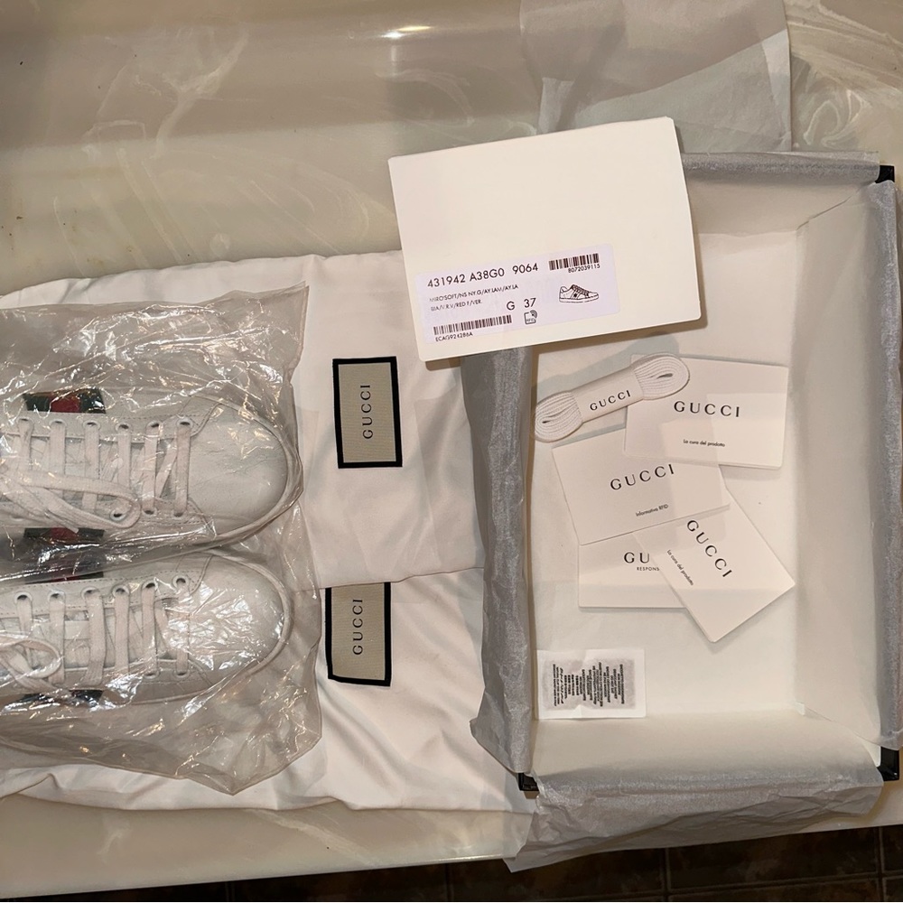 GUCCI WOMENS ACE SNEAKER - Picture 9 of 13